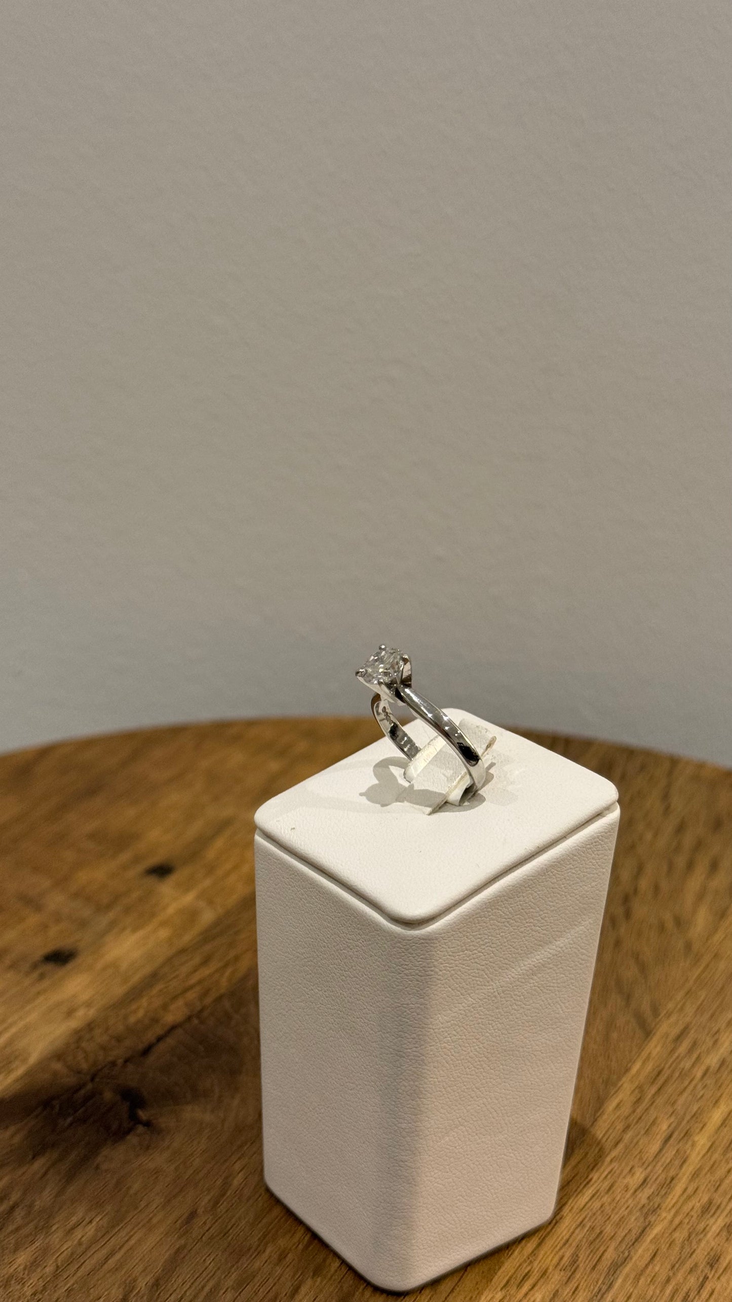 Platinum 1.04ct Round Brilliant Diamond